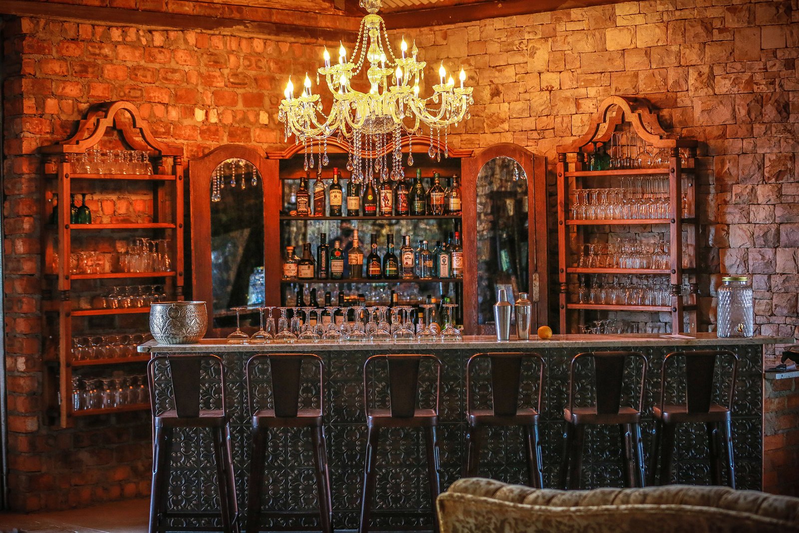 The bush dining bar